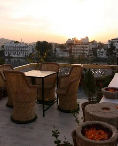 **  Hotel Nayee Haveli 印度