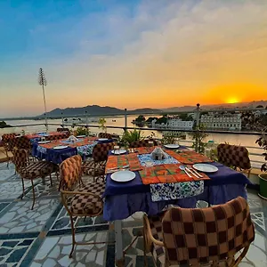 Hotel Mewar Haveli - At Lake Pichola, Udaipur